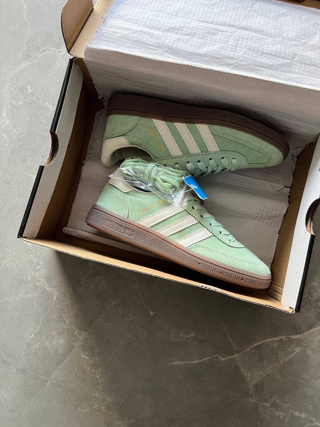 Adidas spezial ( girls )
Top quality