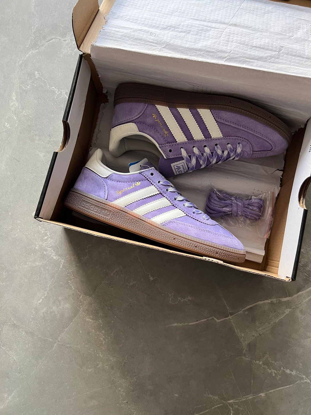 Adidas spezial ( girls )
Top quality
