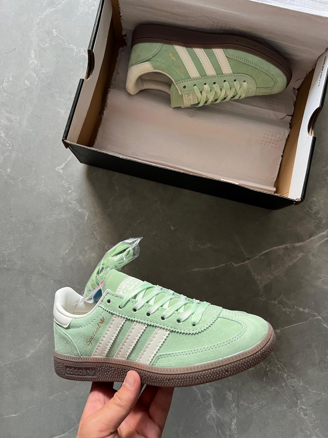 Adidas spezial ( girls )
Top quality