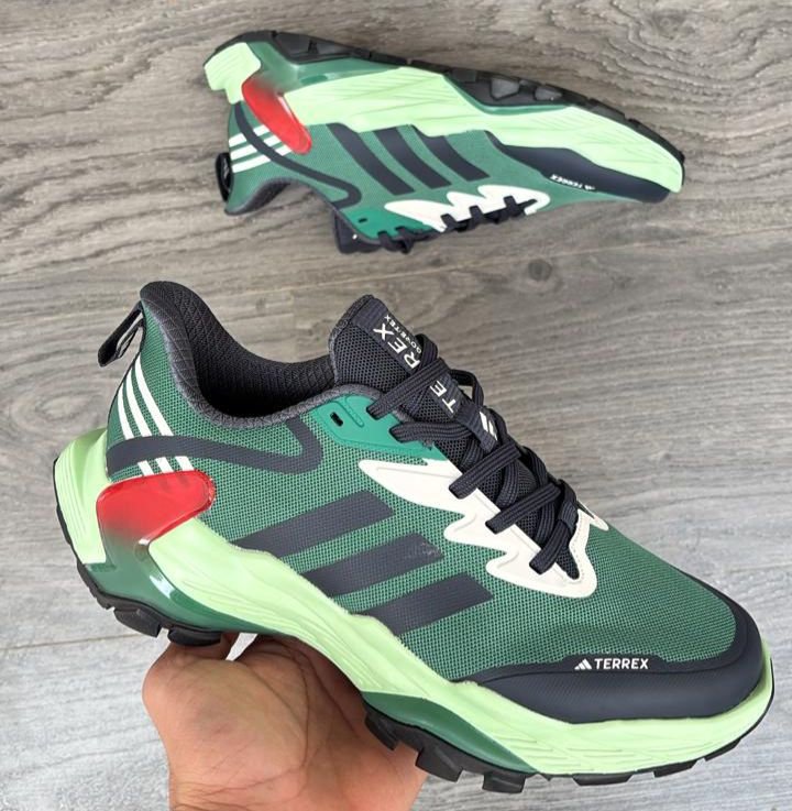 Adidas terex 2025.
Master copy