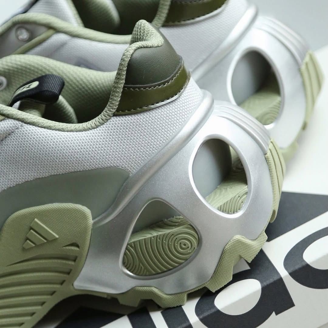 Adidas Wonder Runner
Top Notch Ua Quality
