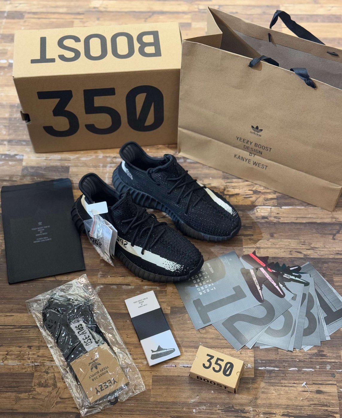 Adidas yezzy 350
Master quality
