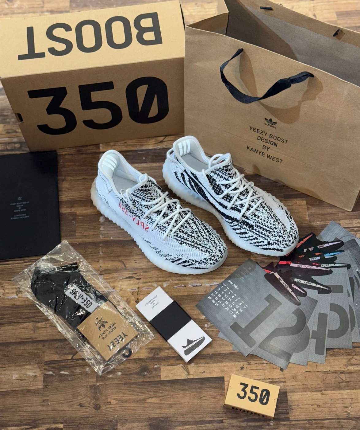 Adidas yezzy 350
Master quality