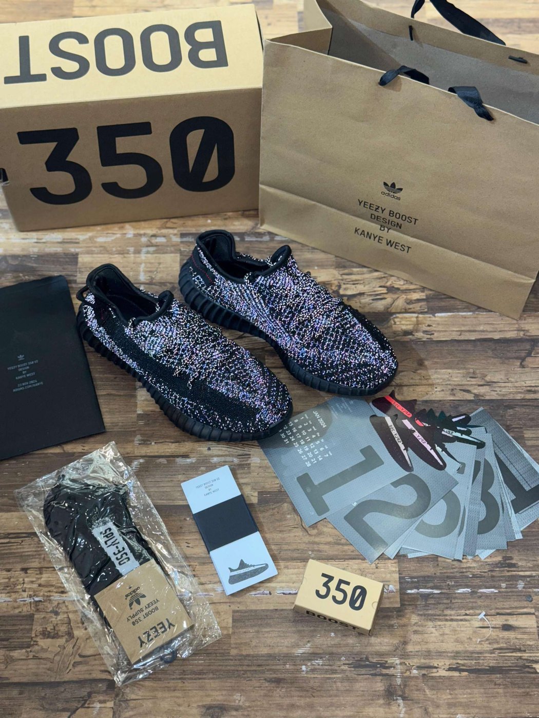 Adidas yezzy 350
Master quality