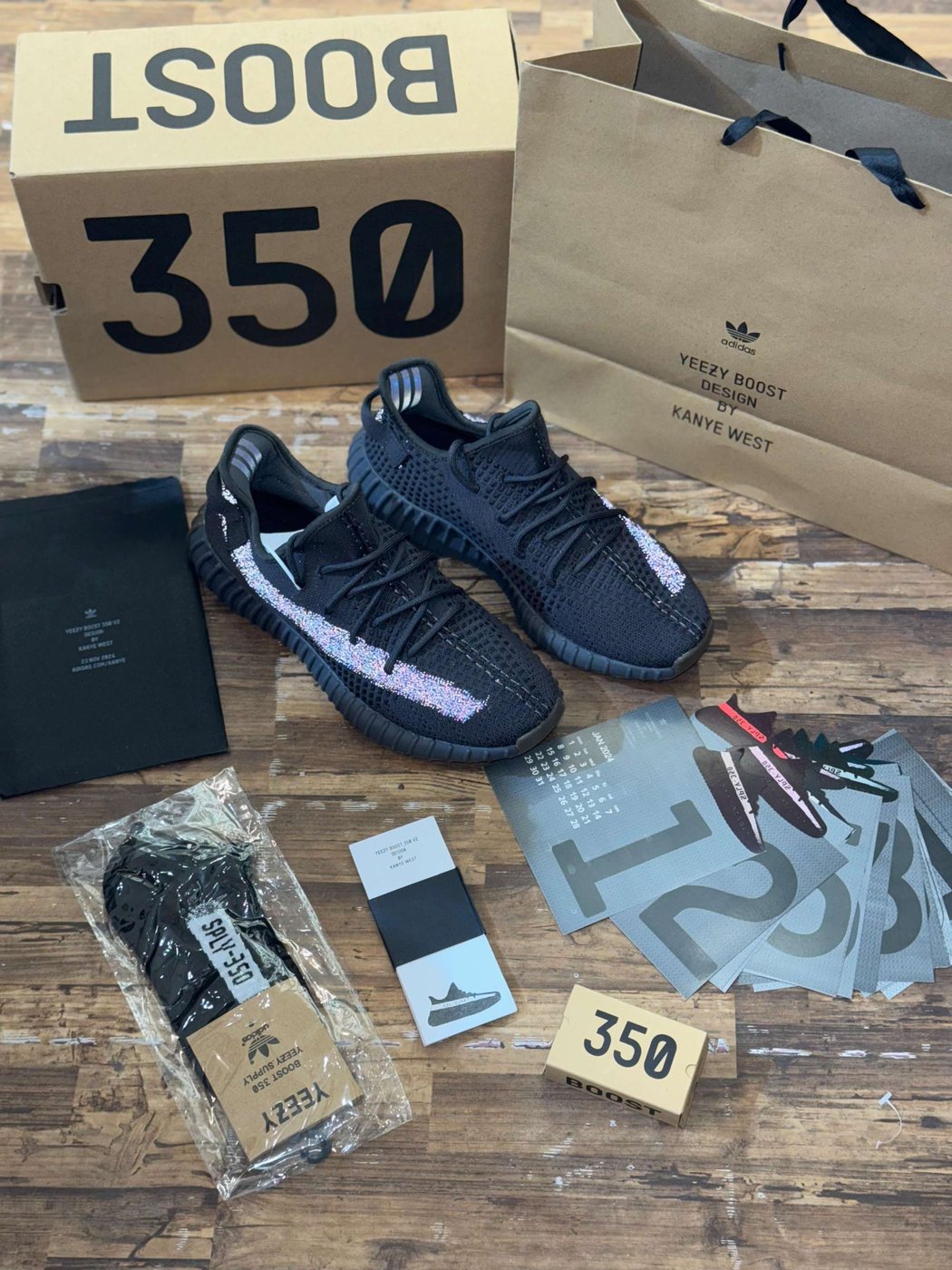 Adidas yezzy 350
Master quality