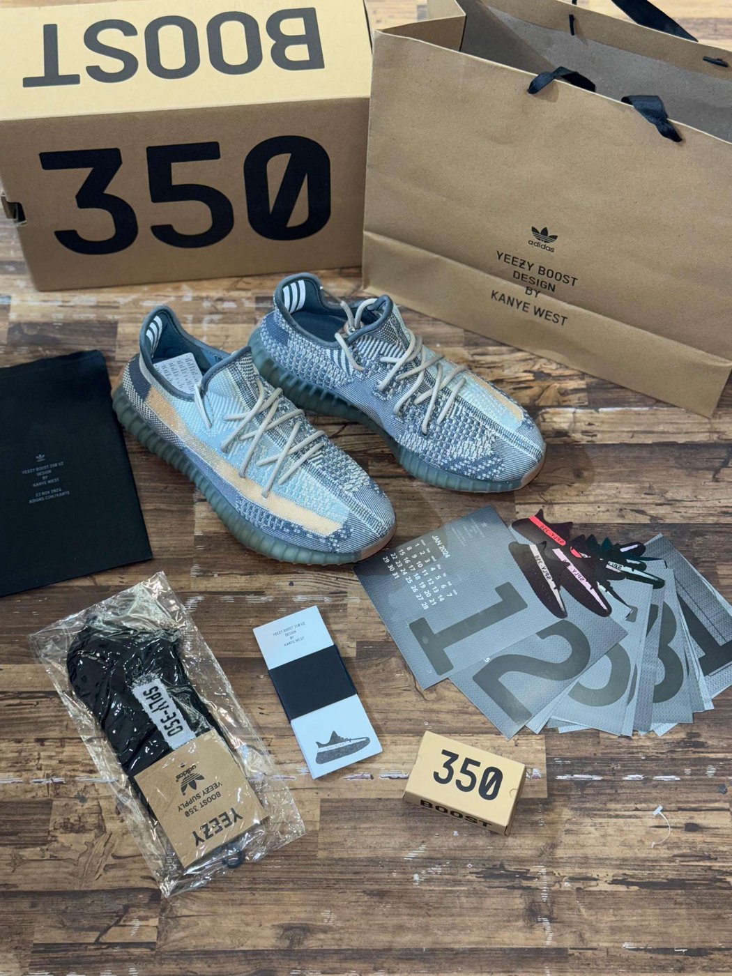Adidas yezzy 350
Master quality