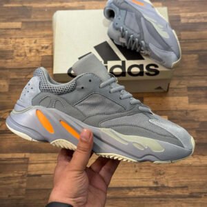 Adidas Yezzy 700
Top Quality