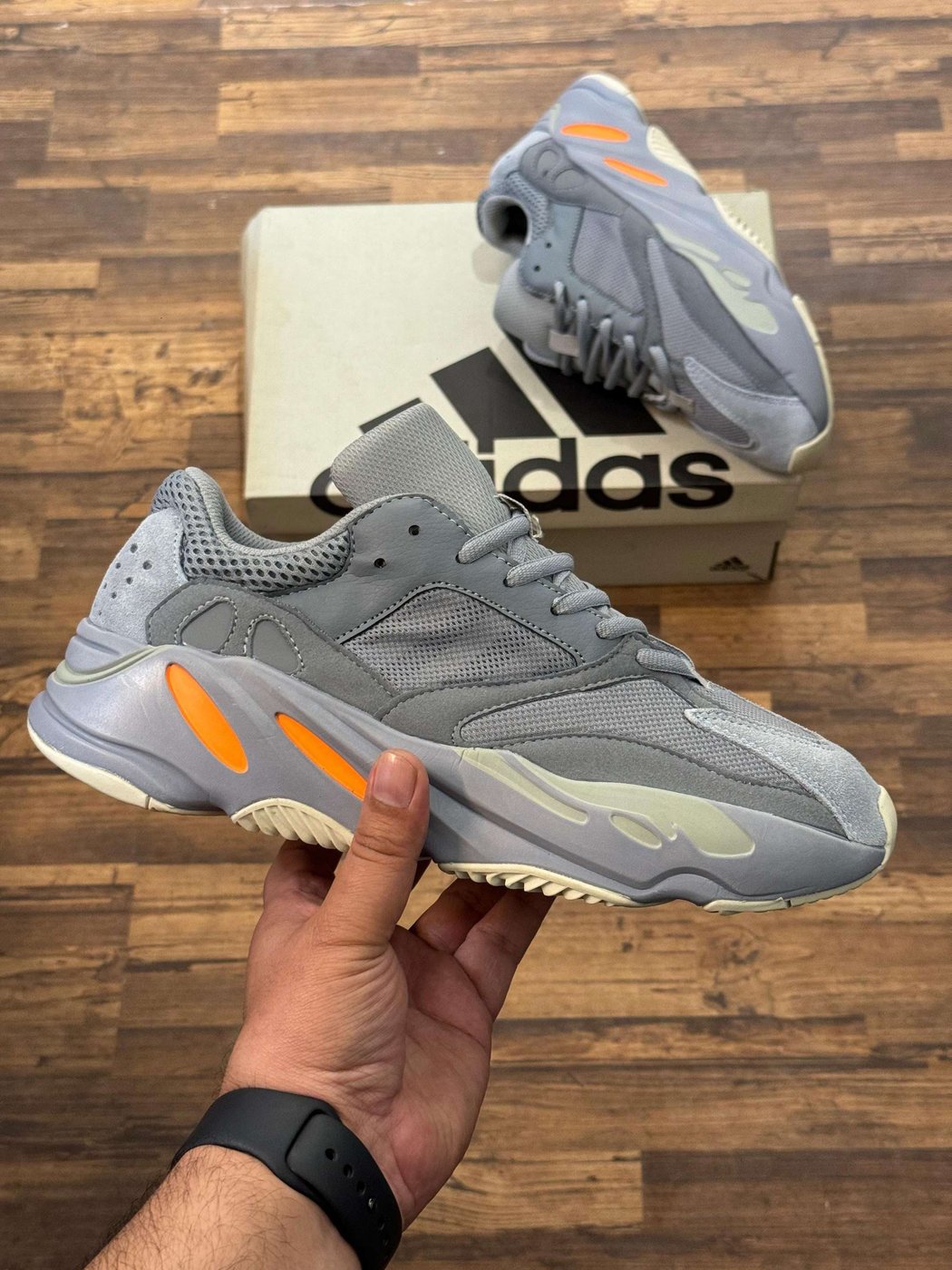 Adidas Yezzy 700
Top Quality