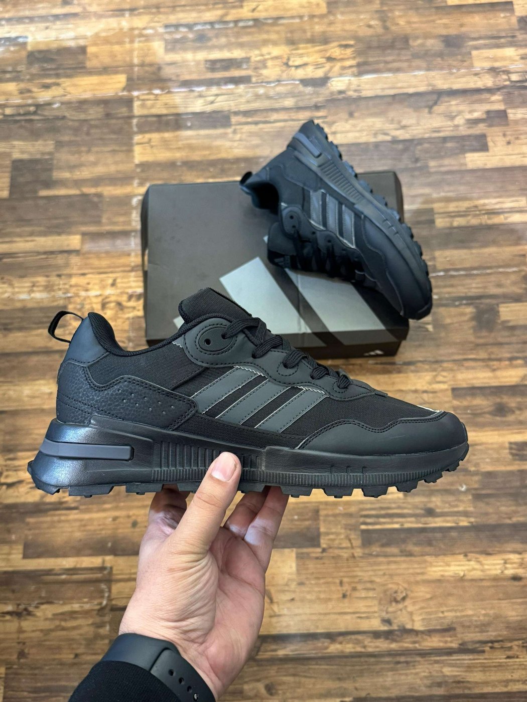 Adidas ZX 700
Top Quality