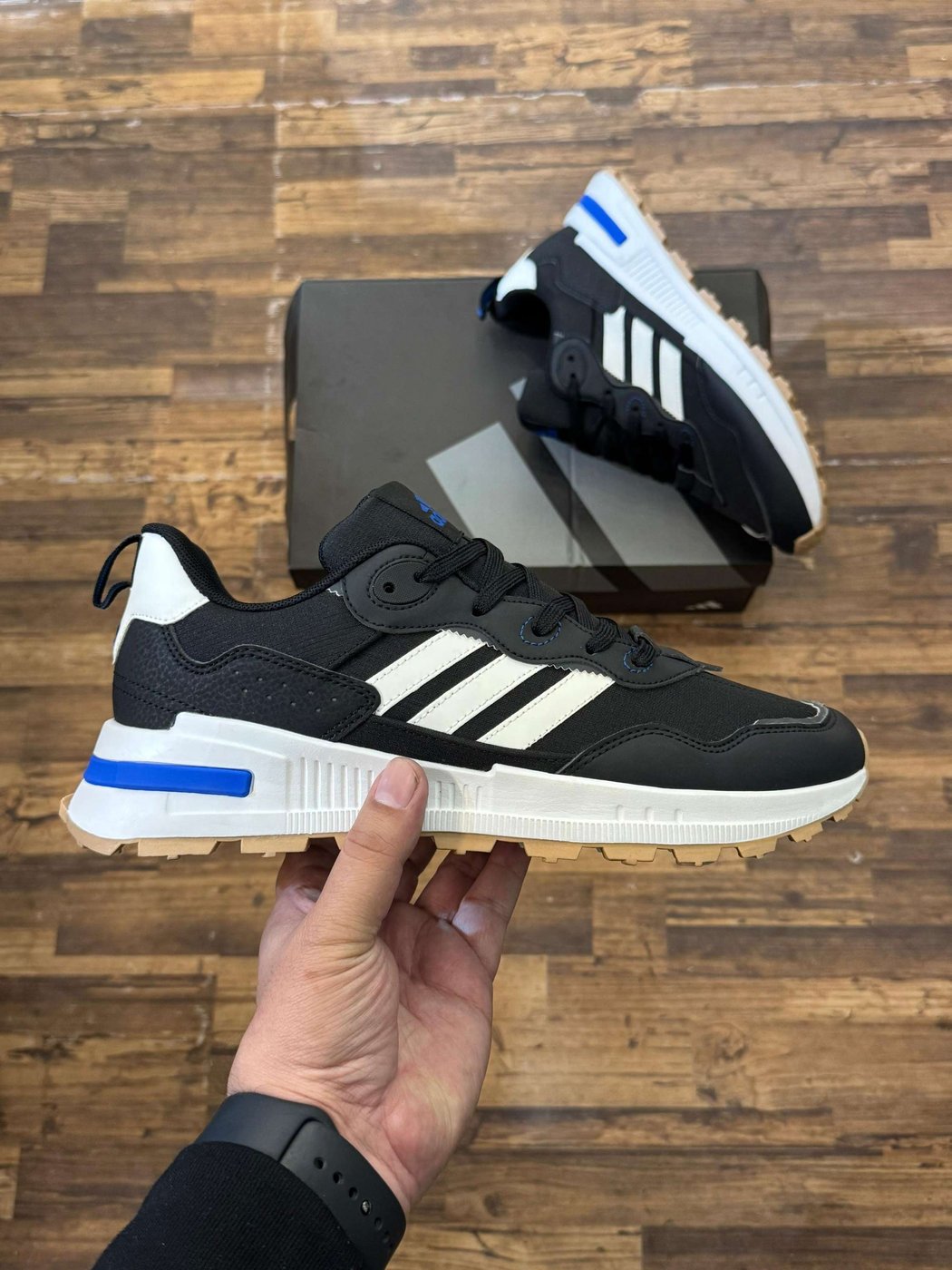 Adidas ZX 700
Top Quality