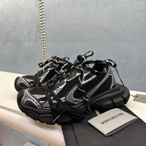 Balenciaga 3Xl
Top quality