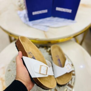 Birkenstock For 👧
Top notch Leather quality