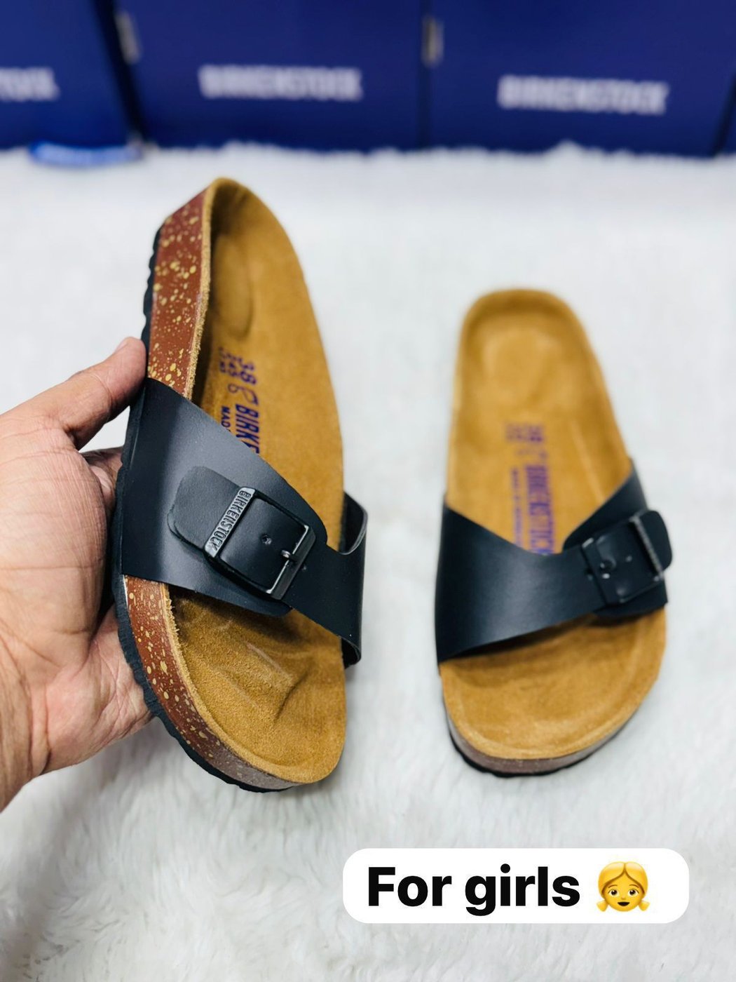 Birkenstock For 👧
Top notch Leather quality