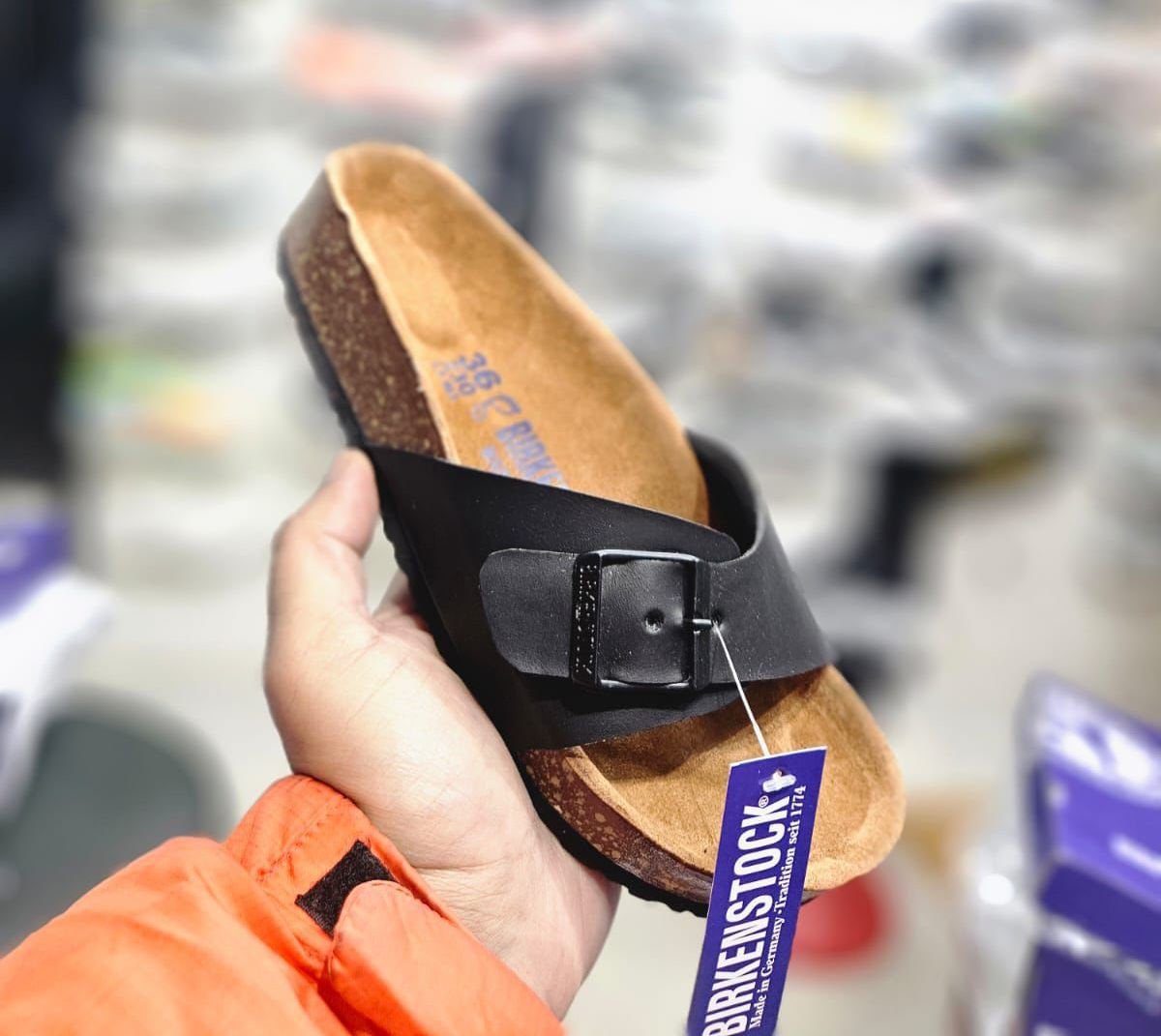 Birkenstock For 👧
Top notch Leather quality