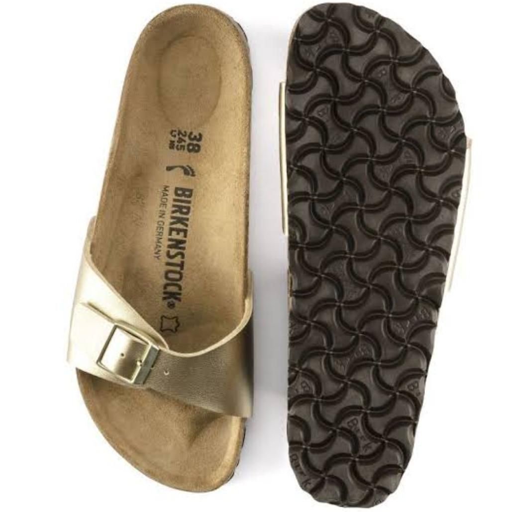 Birkenstock For 👧
Top notch Leather quality