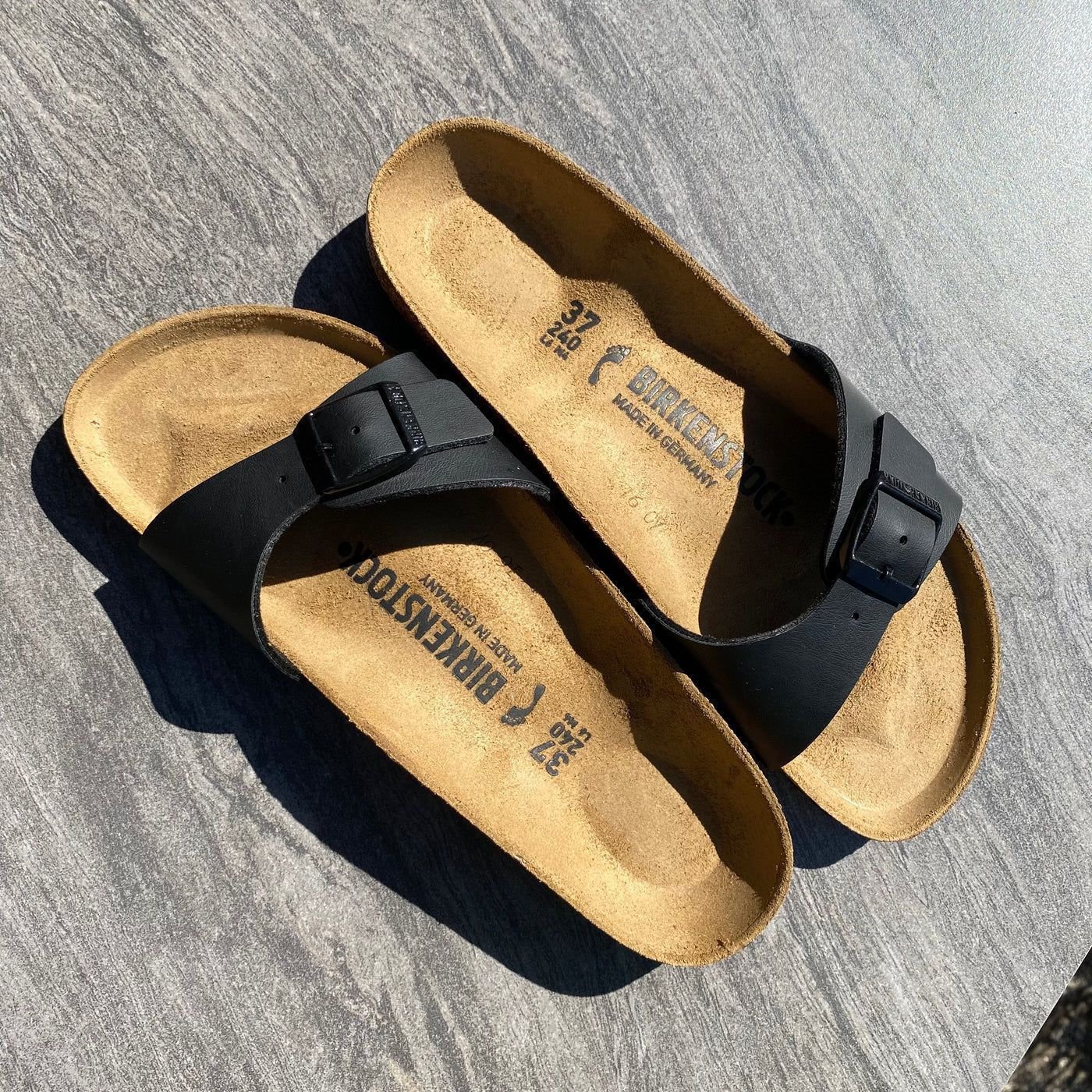 Birkenstock For 👧
Top notch Leather quality