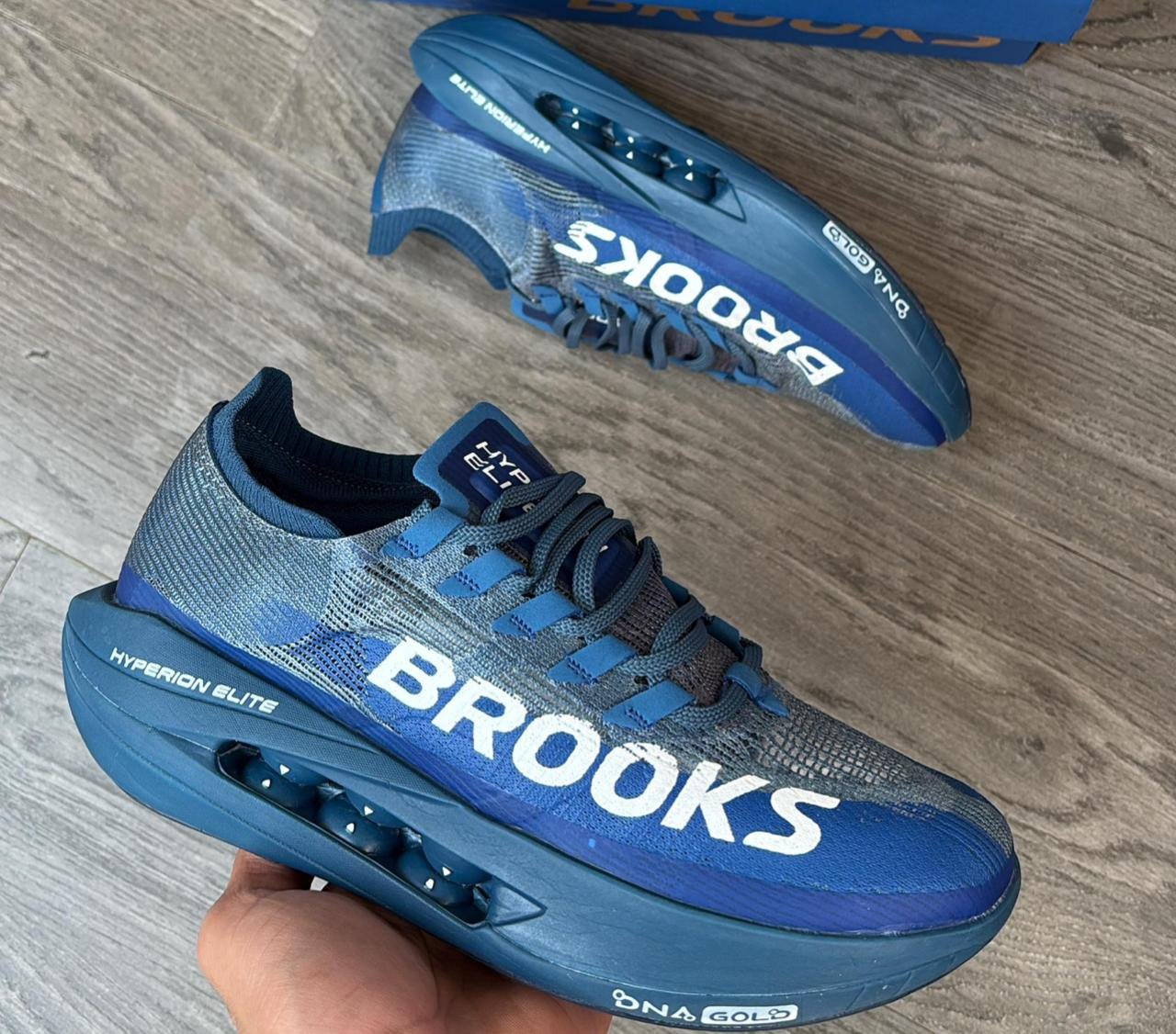 Brooks elite 5
Top Notch Quality