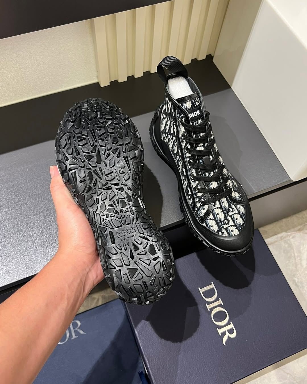 Dior B28 High blck
Top Notch Ua Quality