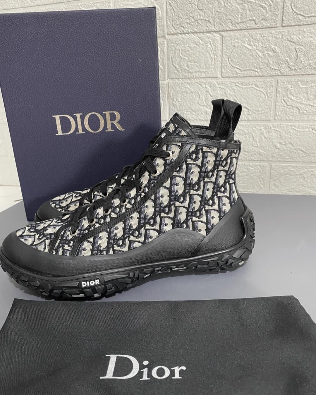 Dior B28 High blck
Top Notch Ua Quality