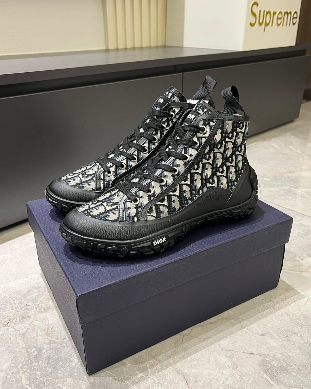 Dior B28 High blck
Top Notch Ua Quality