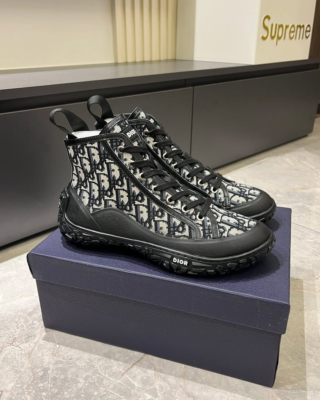 Dior B28 High blck
Top Notch Ua Quality