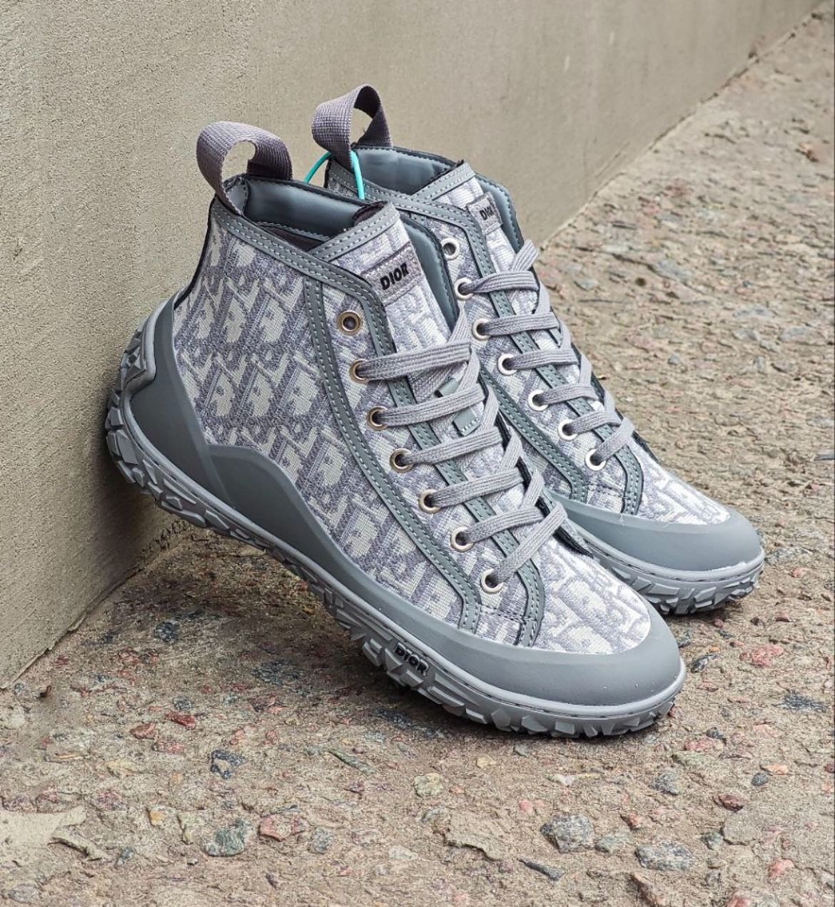 Dior B28 High grey
Top Notch Ua Quality