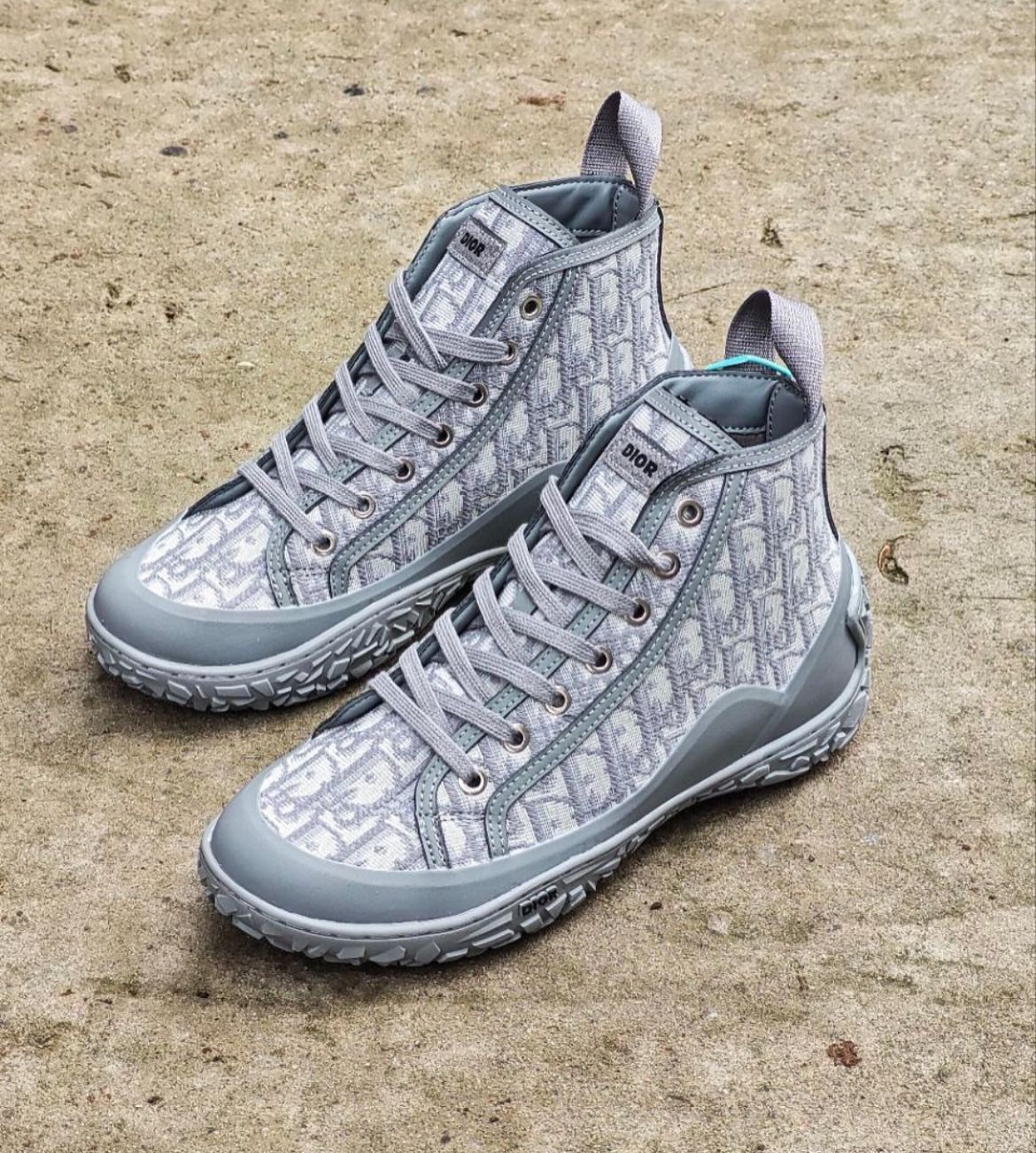 Dior B28 High grey
Top Notch Ua Quality
