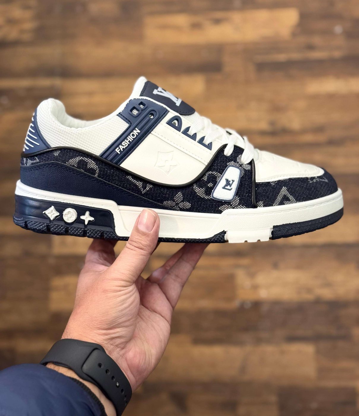 Imported LV sneakers
Top 6a Quality