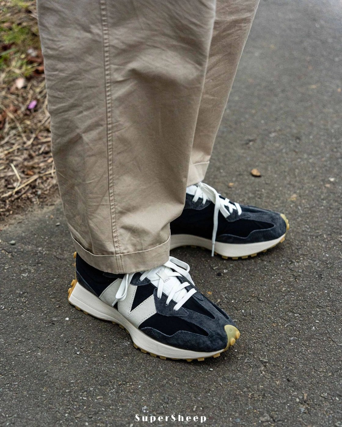 New balance 327
Top quality