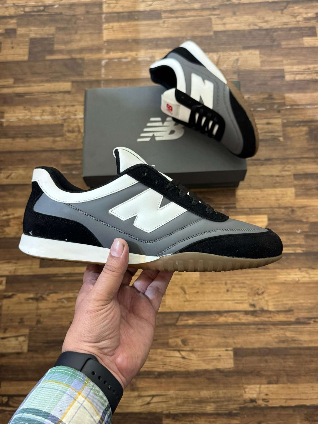 New balance sneakers 2024
Top Quality