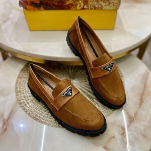 PRADA
(Suede-loafers)
(Stylish tpr sole)
Master quality