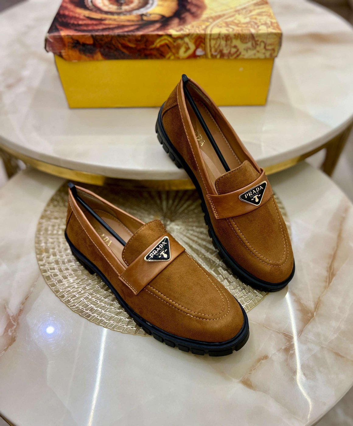 PRADA
(Suede-loafers)
(Stylish tpr sole)
Master quality