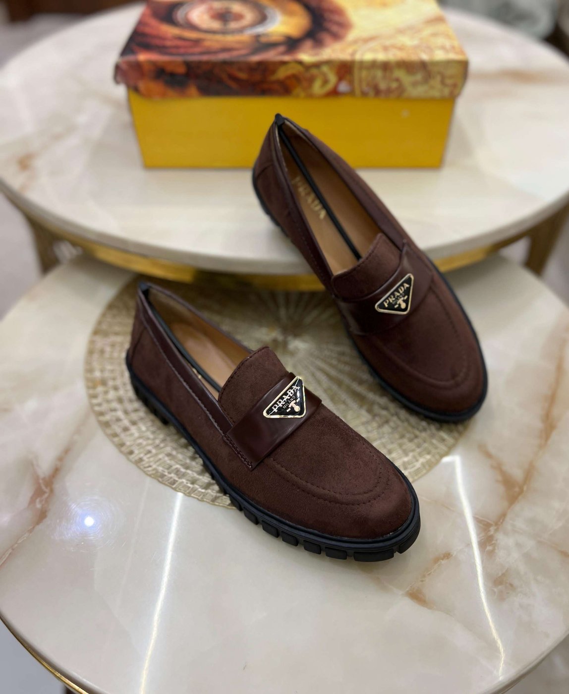 PRADA
(Suede-loafers)
(Stylish tpr sole)
Master quality
