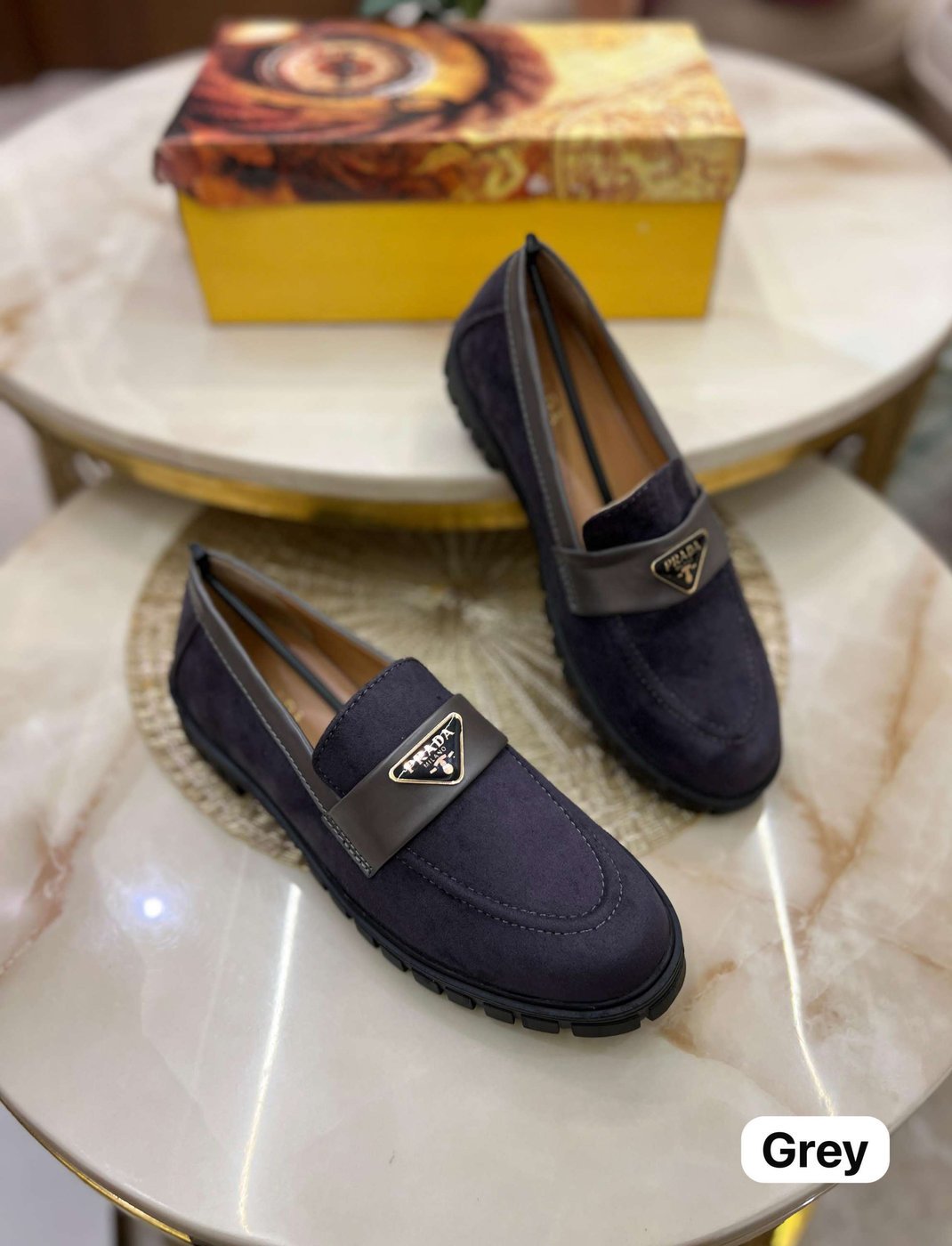 PRADA
(Suede-loafers)
(Stylish tpr sole)
Master quality
