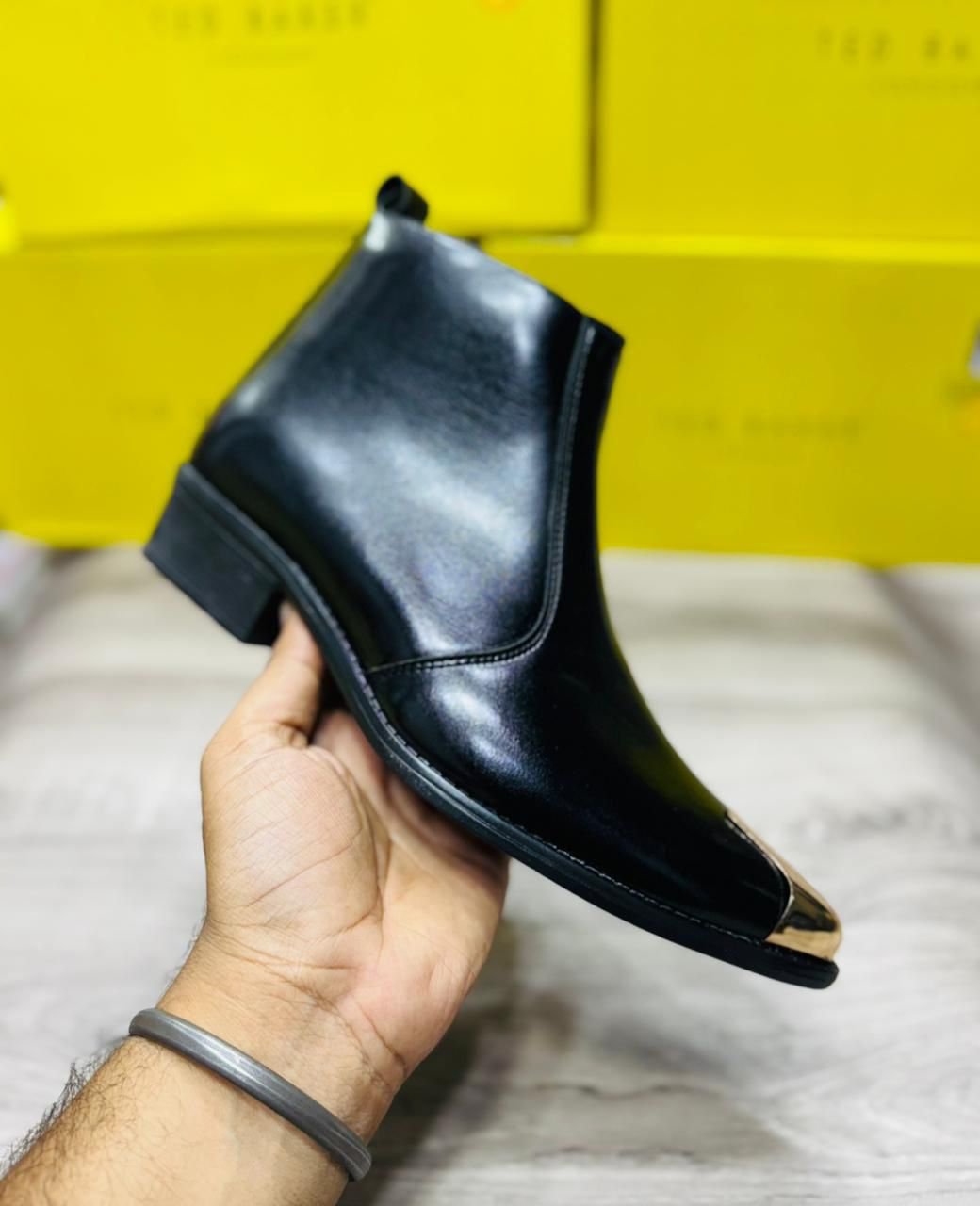Ted Baker
(chelsea boots)
Top leather quality