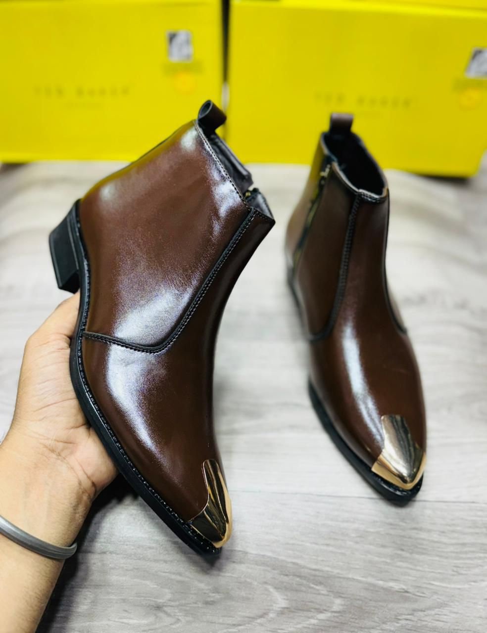 Ted Baker
(chelsea boots)
Top leather quality