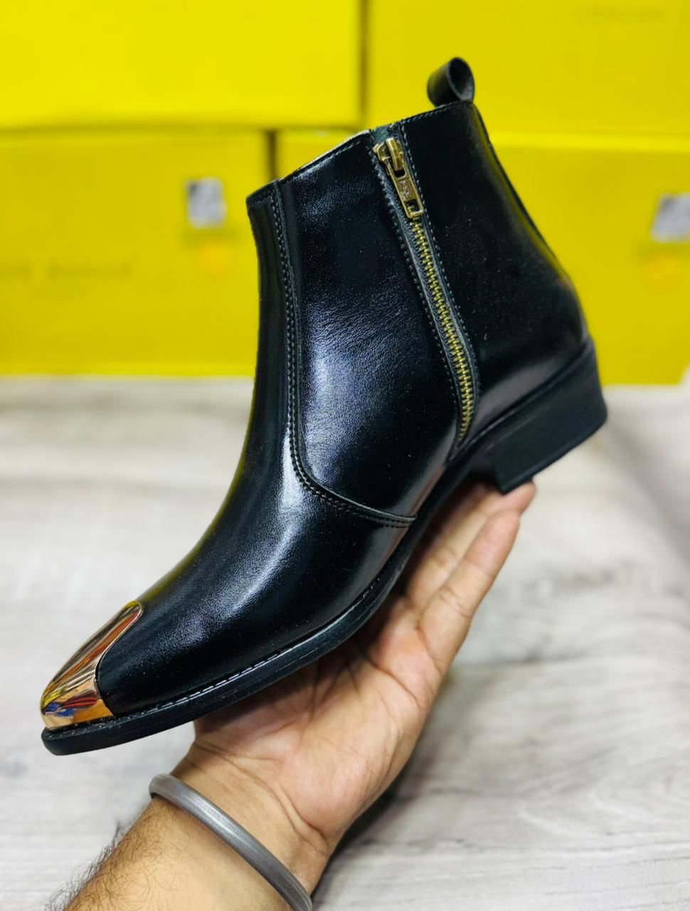 Ted Baker
(chelsea boots)
Top leather quality
