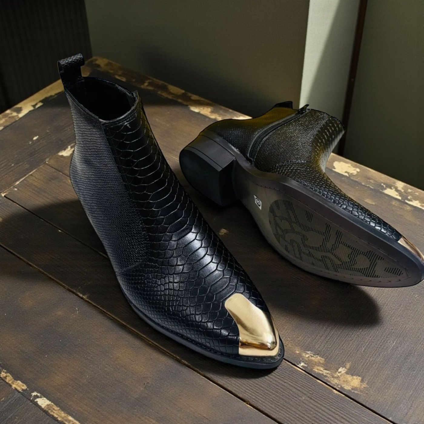 Ted Baker
(one side zip , chelsea boots)
Top leather quality