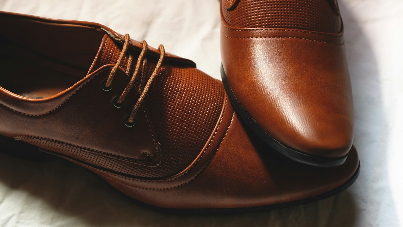 Brown leather lace-up formal shoes