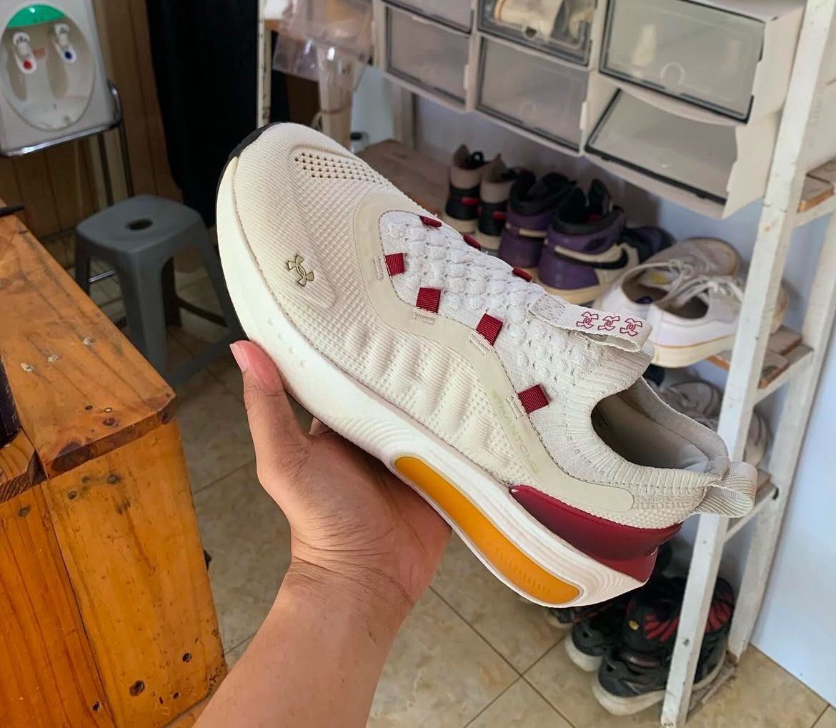 Under armour hovr phantom 4 beige
Top ua quality