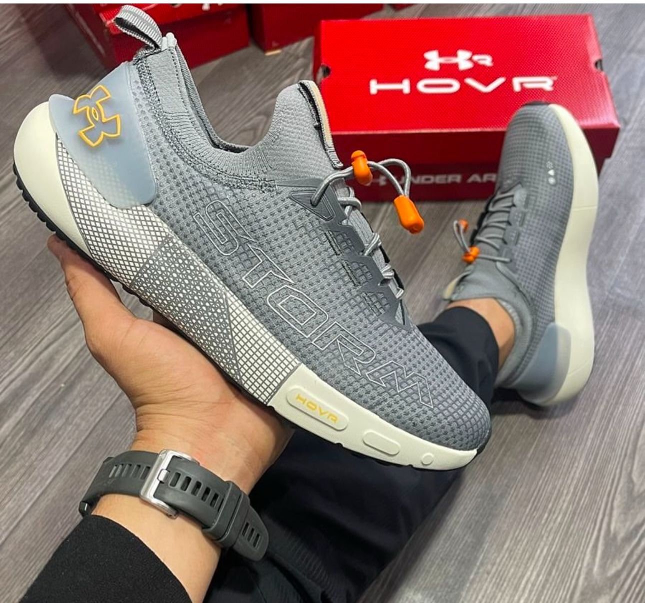 Under armour hvr strom
Top leather quality