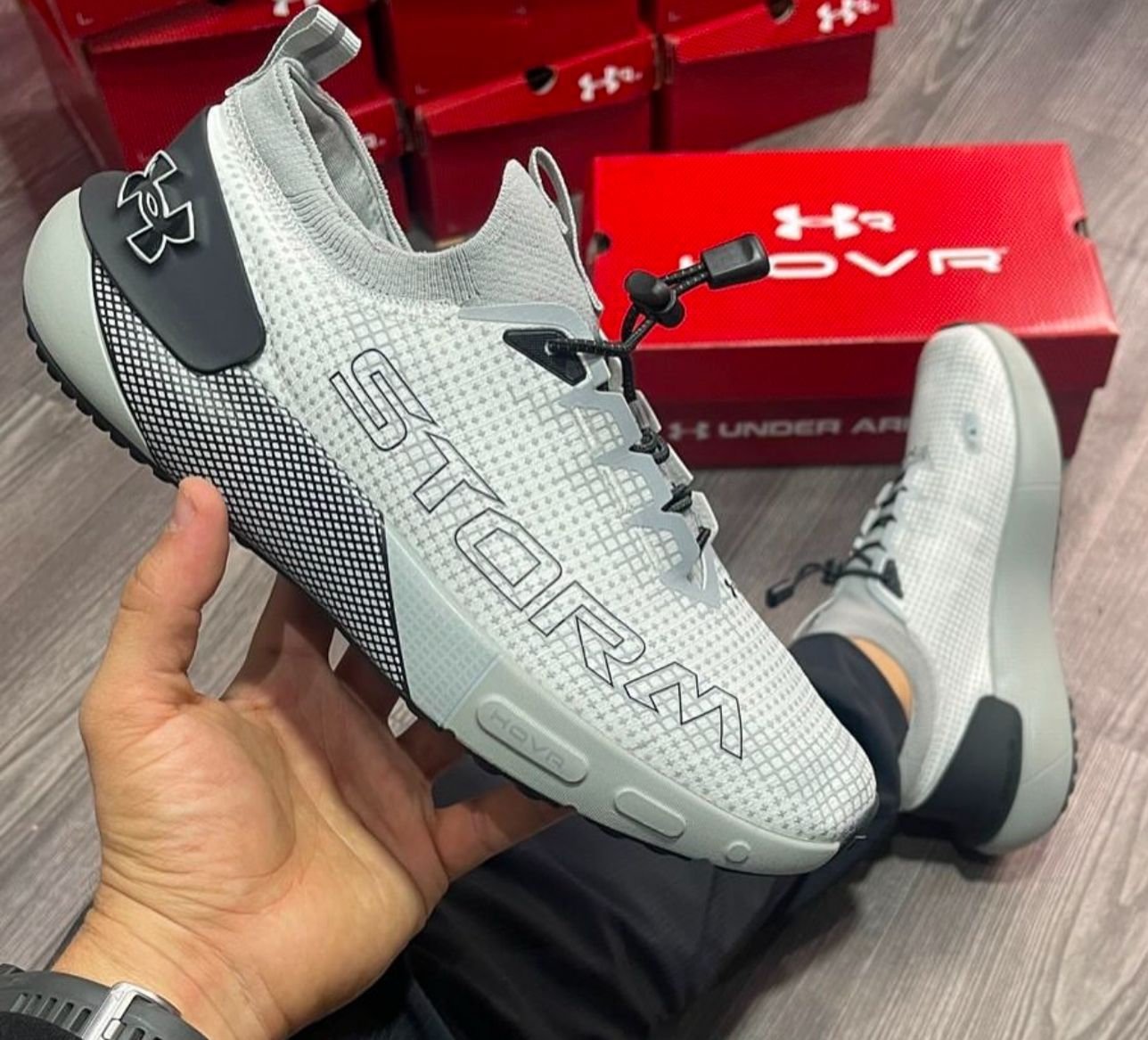 Under armour hvr strom
Top leather quality