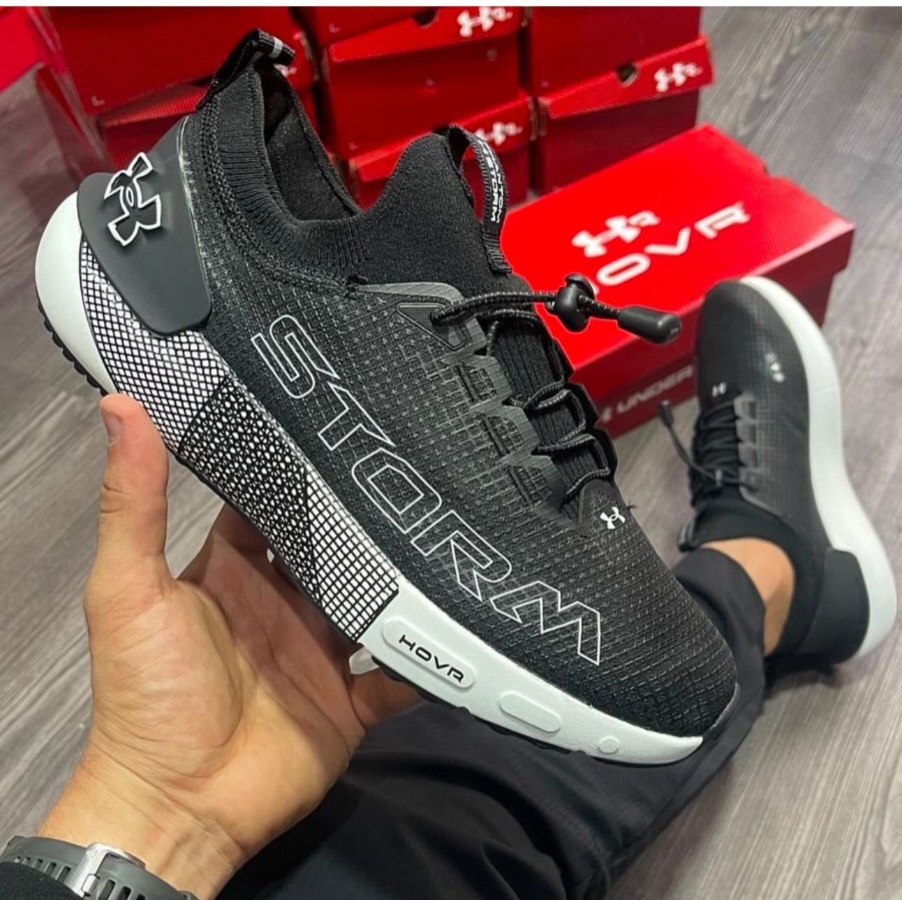 Under armour hvr strom
Top leather quality