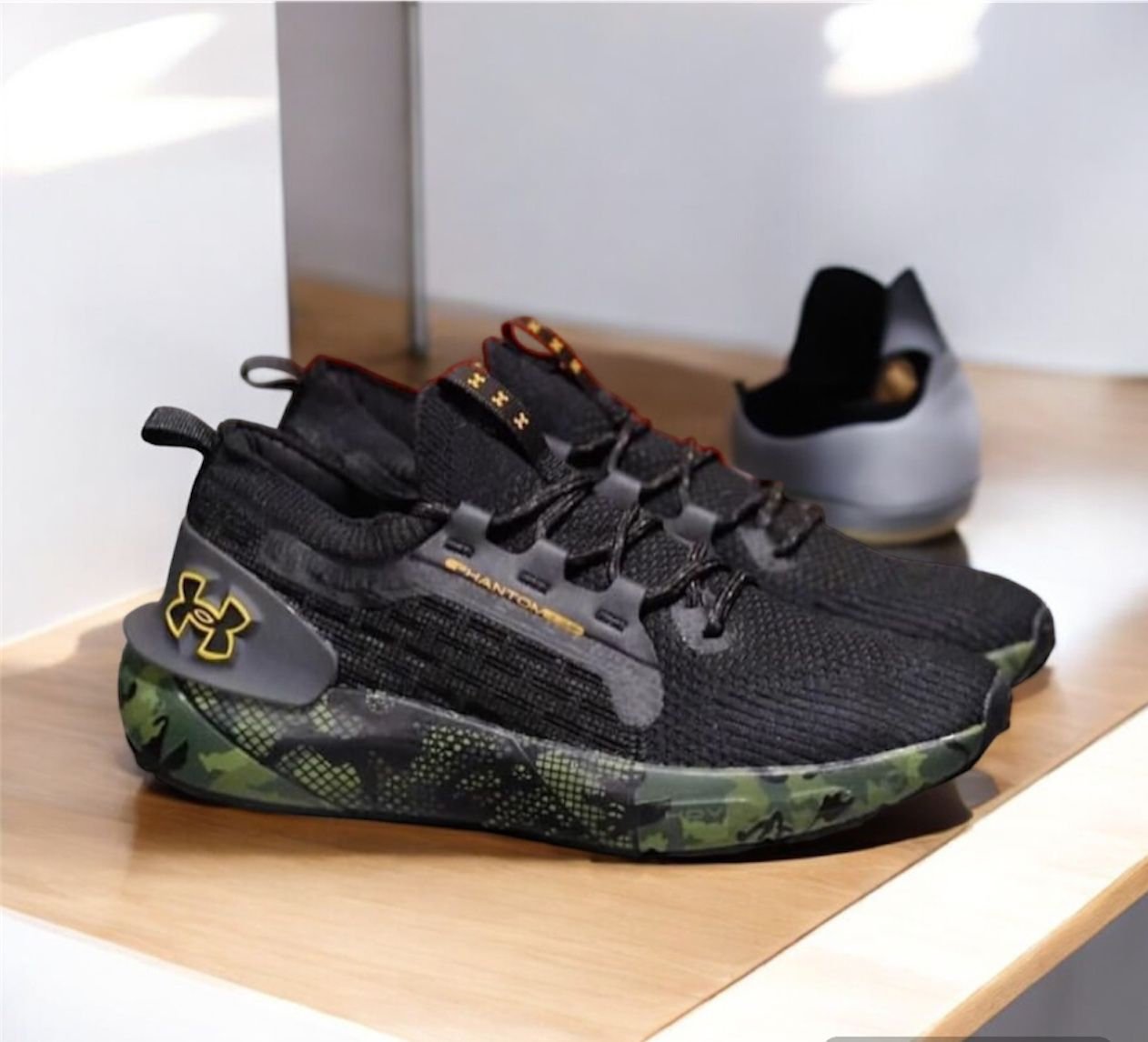 Under Armour Phantom HOVR 3 SE
