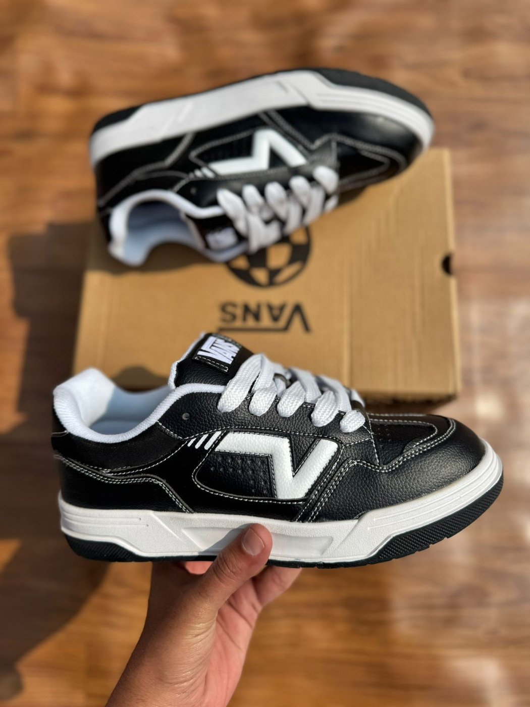 Vans scateboard
Top Notch leather Quality