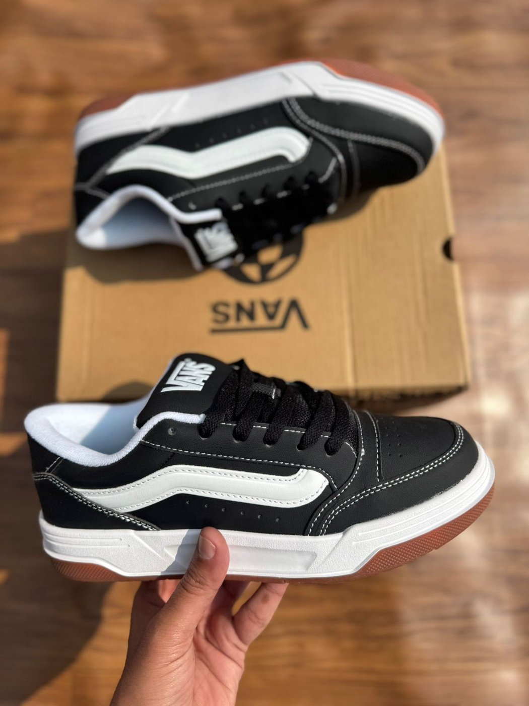 Vans scateboard
Top Notch leather Quality