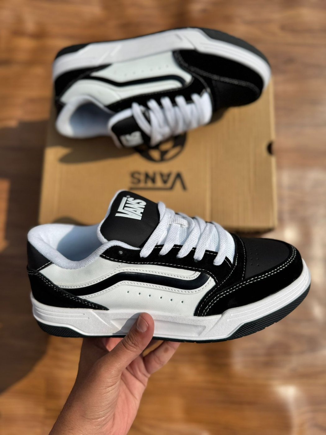 Vans scateboard
Top Notch leather Quality