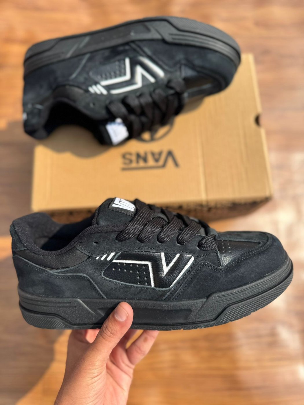 Vans scateboard
Top Notch leather Quality