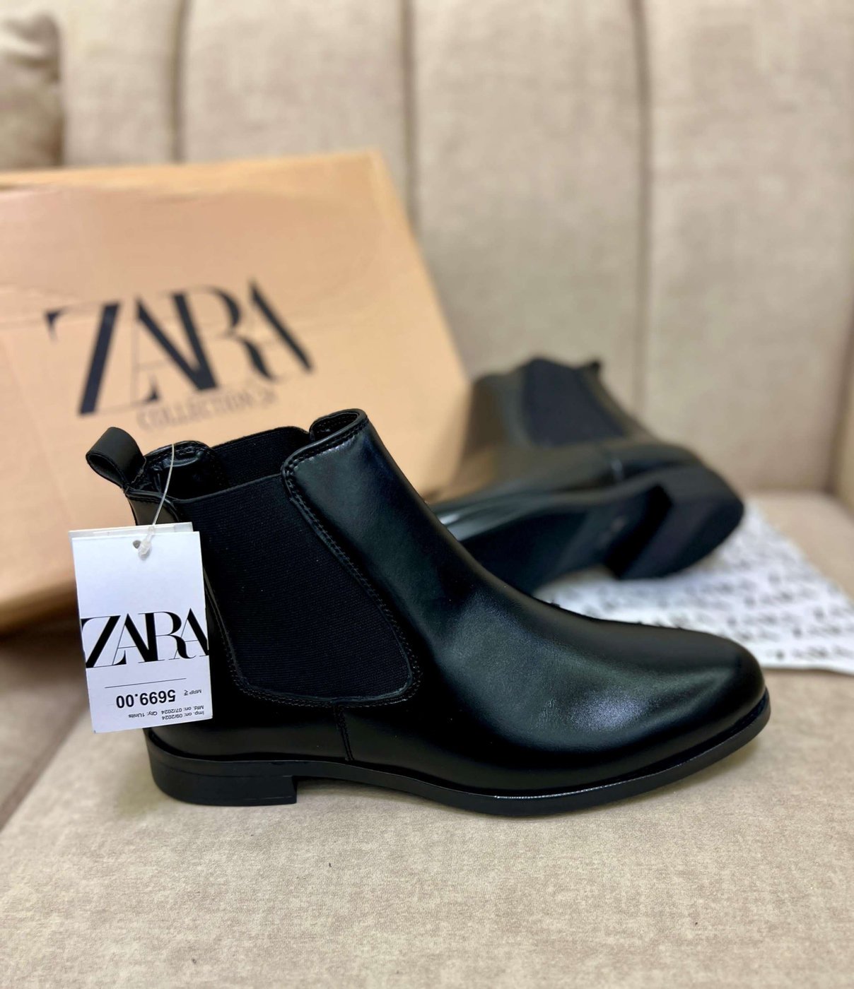 ZARA
(Chelsea Boots)
Top quality